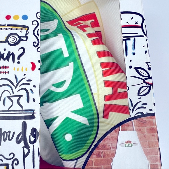 FRIENDS Central Perk TV Series Apron & Green Mug Set NIB - Picture 4 of 10